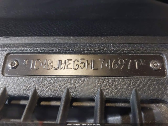 1C4BJWEG5HL746971 Jeep Wrangler Unlimited Sahara 4x4