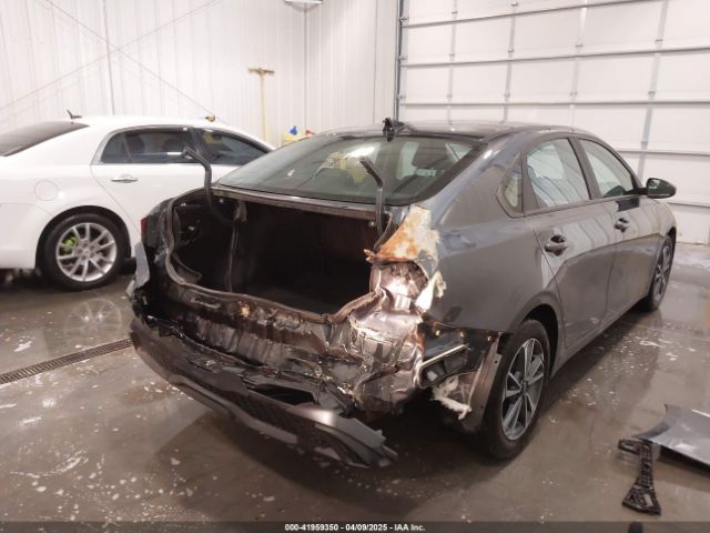 3KPF24AD1PE558342 KIA Forte Lxs