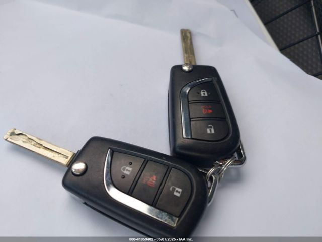 2T3H1RFV2NW186943 Toyota RAV4 LE
