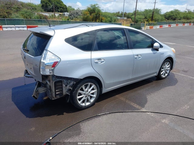 JTDZN3EU9E3290542 Toyota Prius V Five/three/two