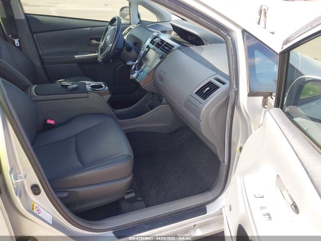JTDZN3EU9E3290542 Toyota Prius V Five/three/two
