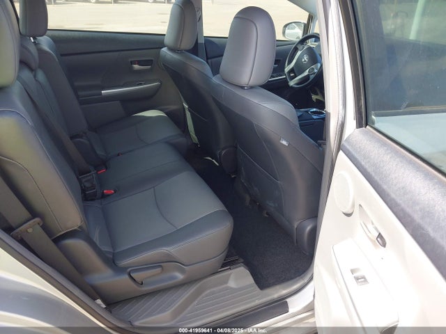 JTDZN3EU9E3290542 Toyota Prius V Five/three/two