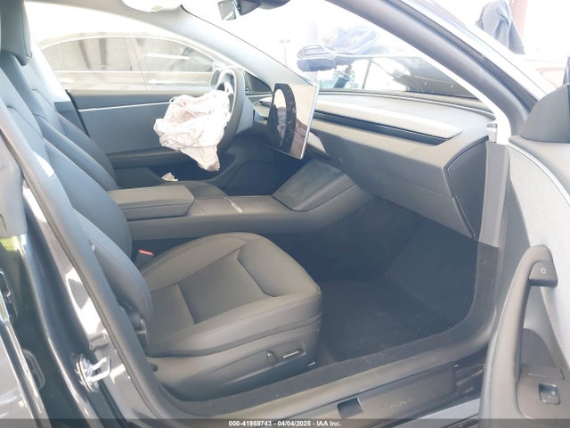2025 TESLA MODEL 3 5YJ3E1EA4SF987552 Photo 4