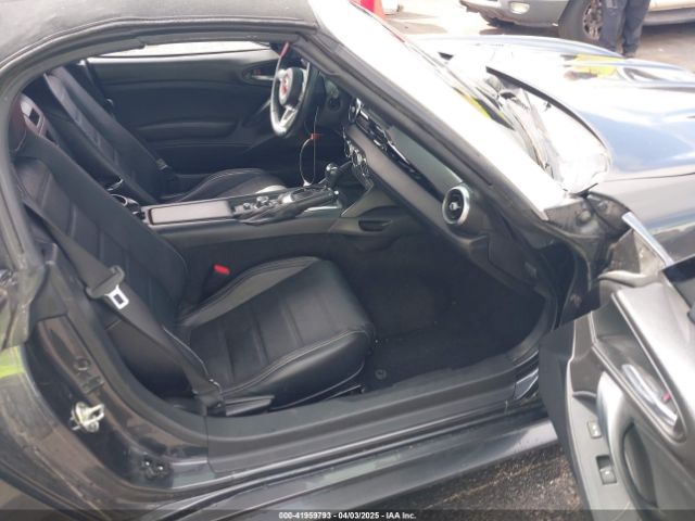 2018 FIAT 124 SPIDER JC1NFAEK3J0137856 Photo 4