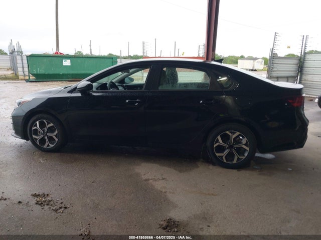 3KPF24AD6ME293638 KIA Forte Lxs