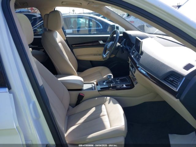 WA1BNAFY9K2068814 Audi Q5 45 Premium