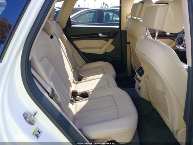 WA1BNAFY9K2068814 Audi Q5 45 Premium