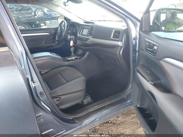 5TDZARFH1HS025343 Toyota Highlander Le