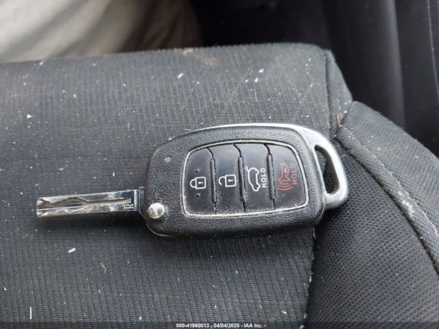 KM8J33A40GU239254 Hyundai TUCSON SE