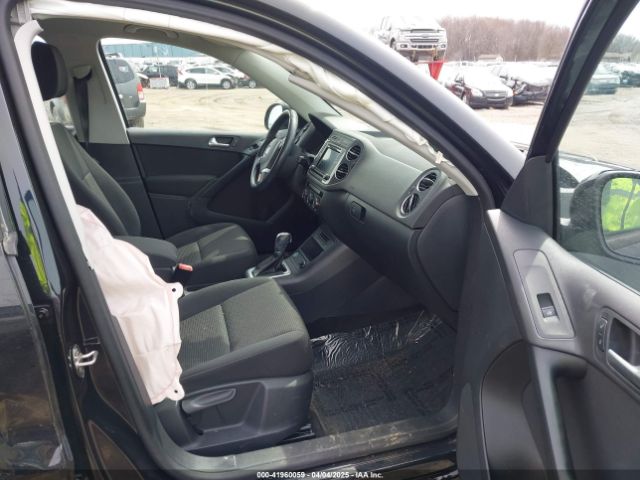 WVGBV7AX3JK002325 Volkswagen Tiguan Limited 2.0t