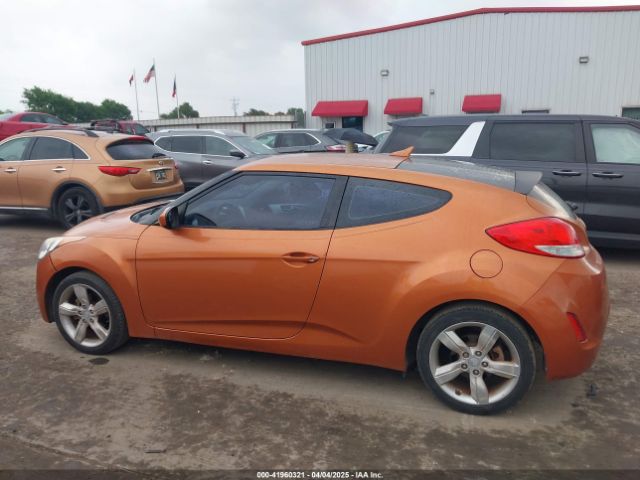 KMHTC6AD2EU210961 Hyundai Veloster Base W/black