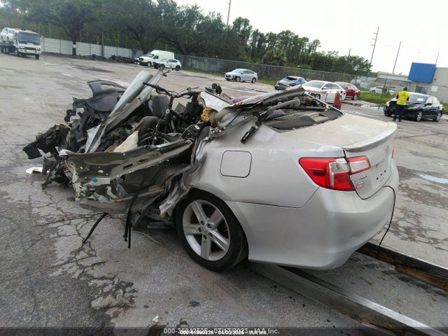 4T1BF1FK9EU370946 Toyota CAMRY SE