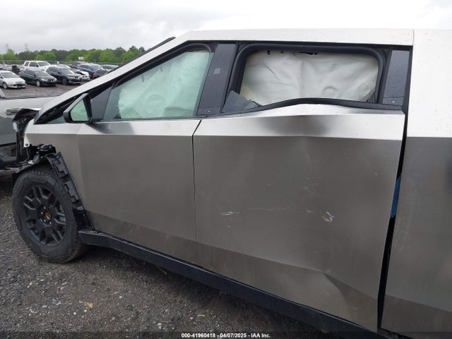 Tesla Cybertruck All-wheel Drive 2024 7G2CEHED7RA041694 Image 18