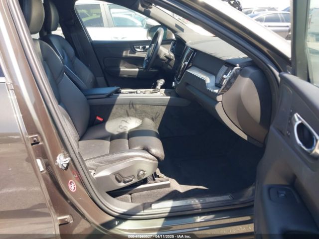 2019 VOLVO XC60 LYV102DK7KB187349 Photo 4