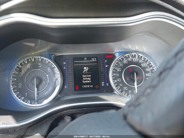Chrysler 200 Limited 2015 1C3CCCAB4FN603345 Image 7