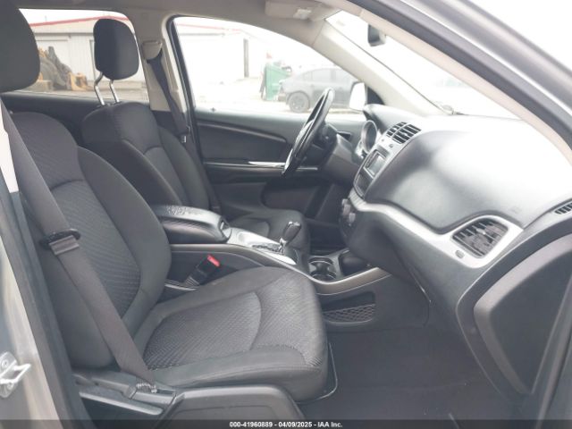 3C4PDCBBXKT810874 Dodge JOURNEY SE