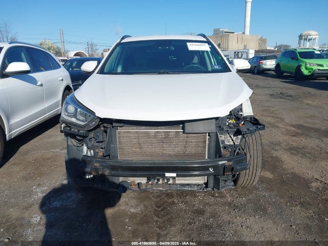 KM8SMDHF5HU257085 Hyundai Santa Fe Se