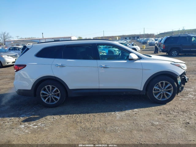 KM8SMDHF5HU257085 Hyundai Santa Fe Se
