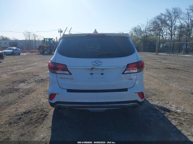 KM8SMDHF5HU257085 Hyundai Santa Fe Se