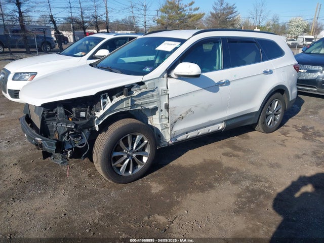 KM8SMDHF5HU257085 Hyundai Santa Fe Se