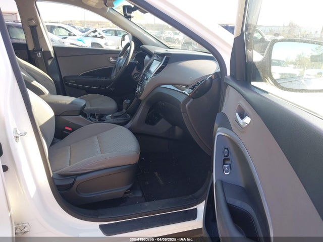 KM8SMDHF5HU257085 Hyundai Santa Fe Se