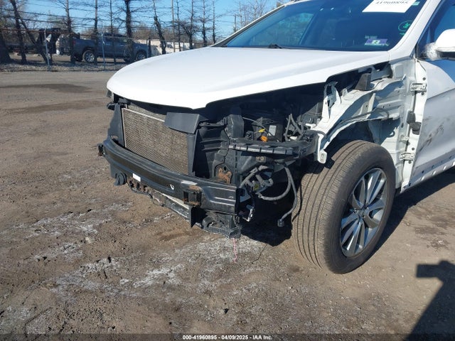 KM8SMDHF5HU257085 Hyundai Santa Fe Se