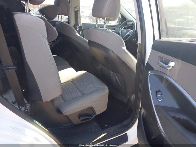 KM8SMDHF5HU257085 Hyundai Santa Fe Se