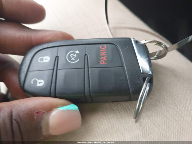 3C4NJDBB6JT283680 Jeep Compass Latitude