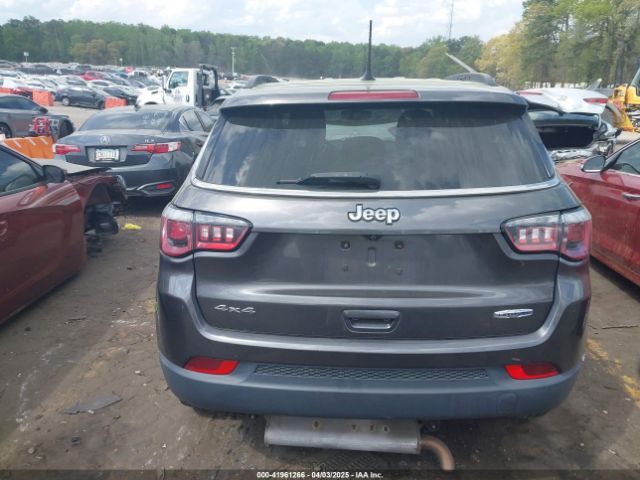 3C4NJDBB6JT283680 Jeep Compass Latitude