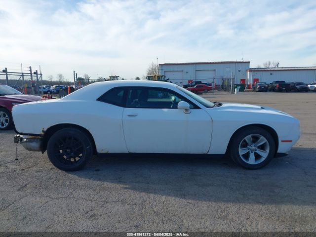 2C3CDZAG3GH195023 Dodge Challenger Sxt