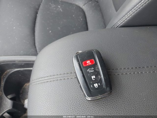 2T3A1RFV5KW069225 Toyota Rav4 Xle Premium