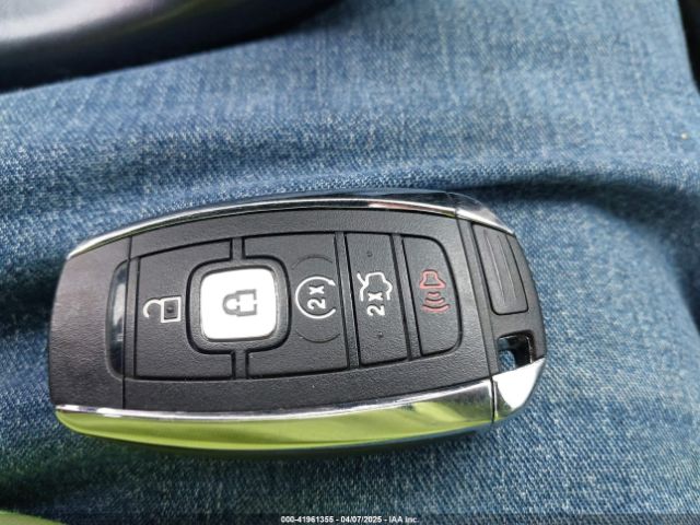 5LMTJ3DH4HUL32550 Lincoln Mkc Reserve