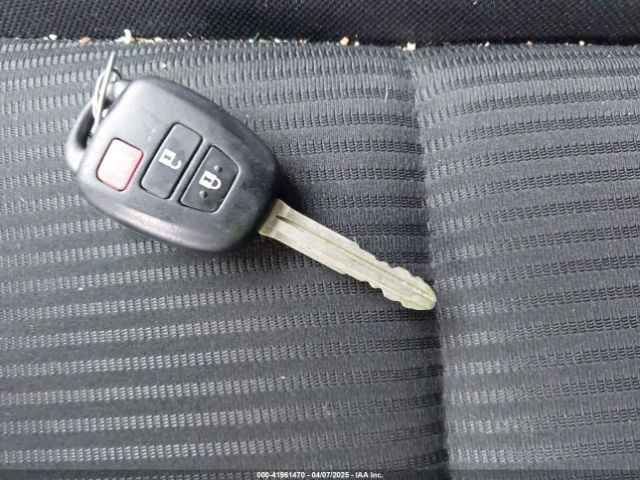 JTMBFREV2EJ006965 Toyota RAV4 LE