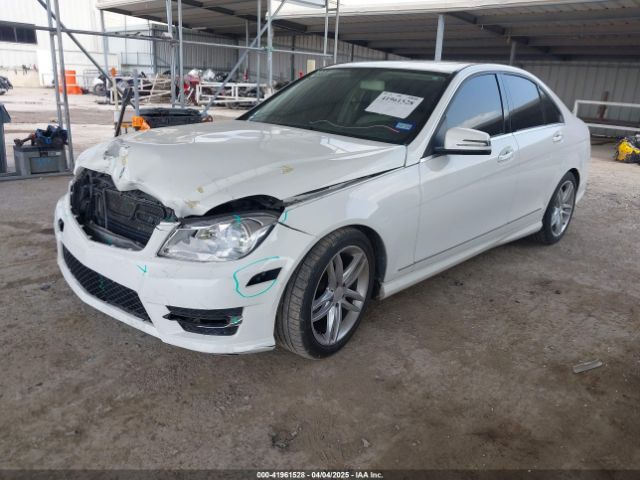 2013 MERCEDES-BENZ C 250 WDDGF4HB8DR247865 Photo 1