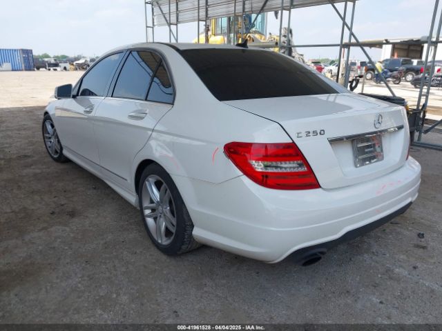 2013 MERCEDES-BENZ C 250 WDDGF4HB8DR247865 Photo 2