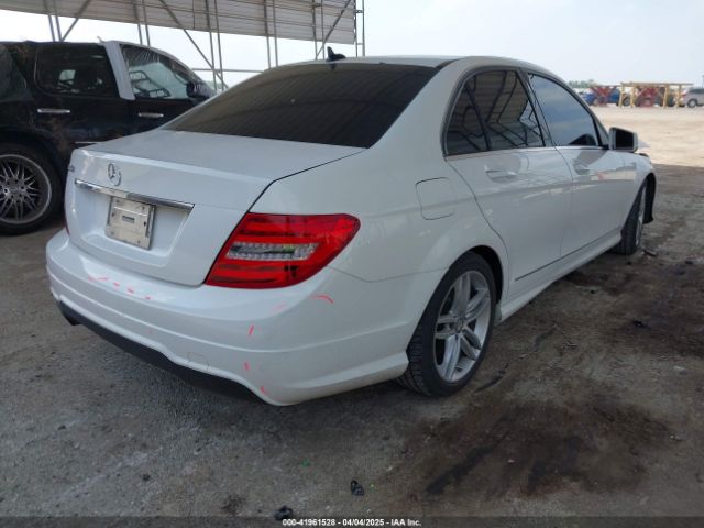 2013 MERCEDES-BENZ C 250 WDDGF4HB8DR247865 Photo 3