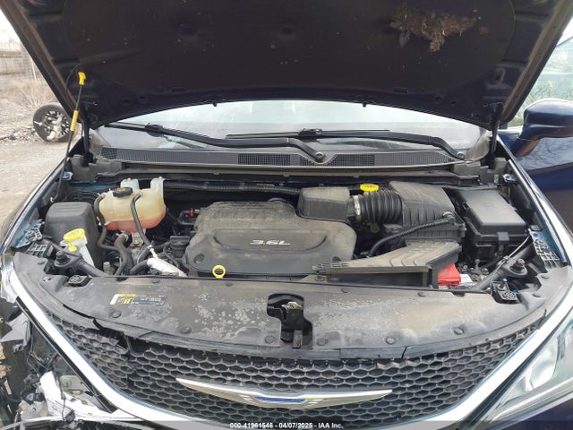 2C4RC1BG8JR271328 Chrysler Pacifica Touring L