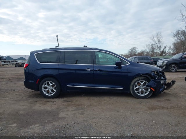 2C4RC1BG8JR271328 Chrysler Pacifica Touring L
