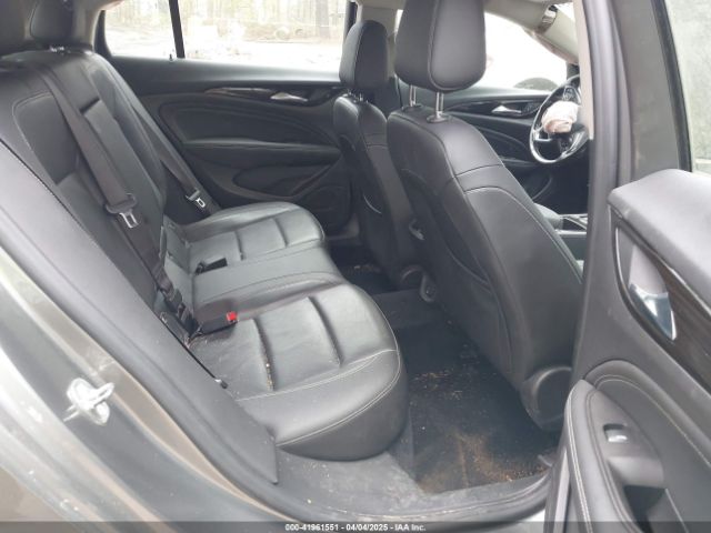 W04GR6SX5J1065109 Buick Regal Sportback Essence