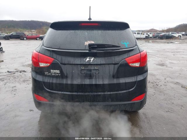 KM8JT3AFXFU017725 Hyundai TUCSON GLS