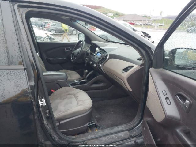 KM8JT3AFXFU017725 Hyundai TUCSON GLS