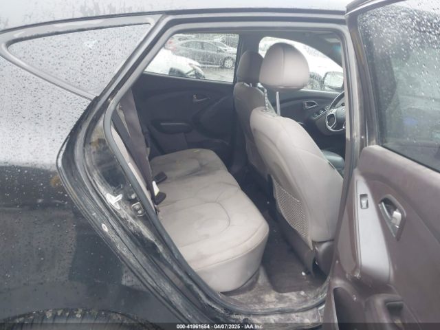 KM8JT3AFXFU017725 Hyundai TUCSON GLS