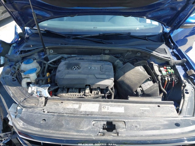 1VWBT7A31HC021299 Volkswagen Passat 1.8t Se