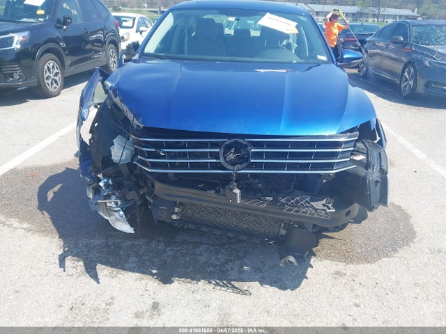 1VWBT7A31HC021299 Volkswagen Passat 1.8t Se