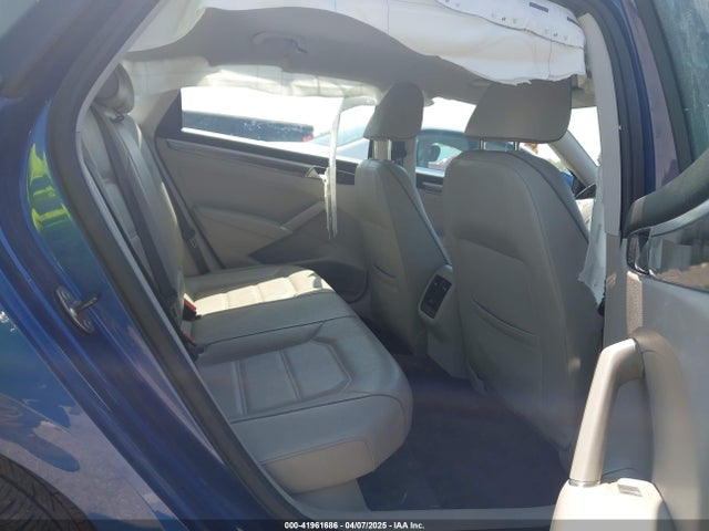 1VWBT7A31HC021299 Volkswagen Passat 1.8t Se