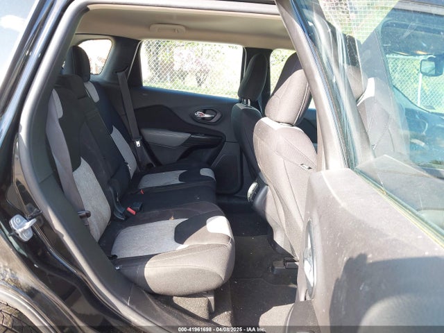 1C4PJLAB4EW110051 Jeep Cherokee Sport