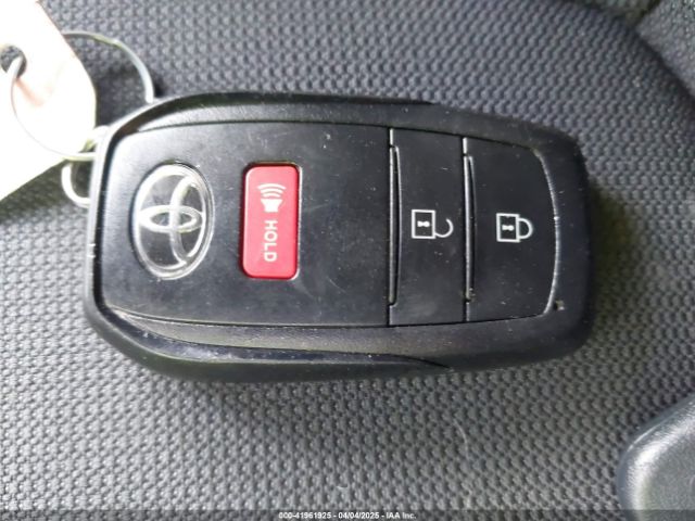 7MUCAAAG0RV092755 Toyota Corolla Cross Le