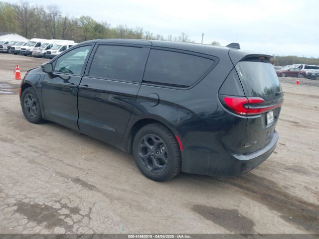 2022 CHRYSLER PACIFICA HYBRID 2C4RC1L72NR180043 Photo 2