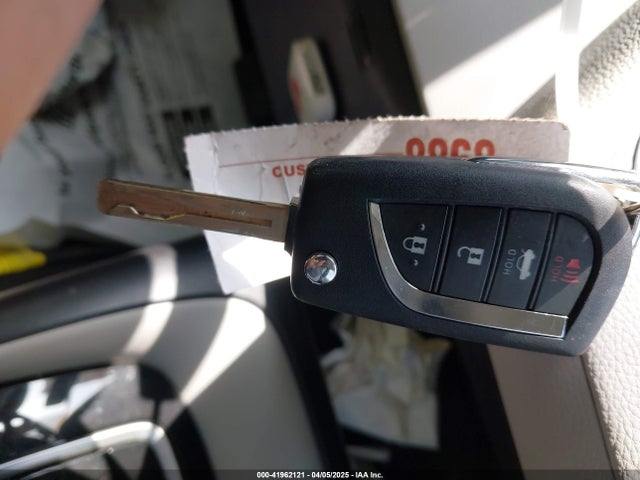 JTDEPMAE9NJ202453 Toyota COROLLA LE