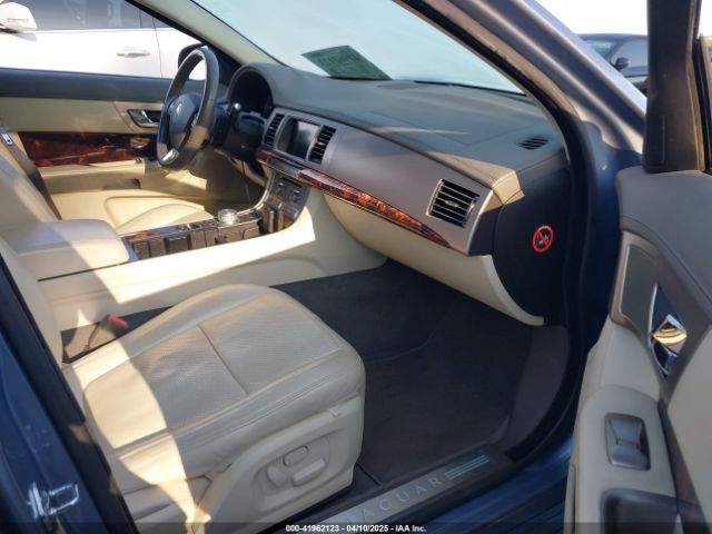 2009 JAGUAR XF SAJWA06B09HR13843 Photo 4